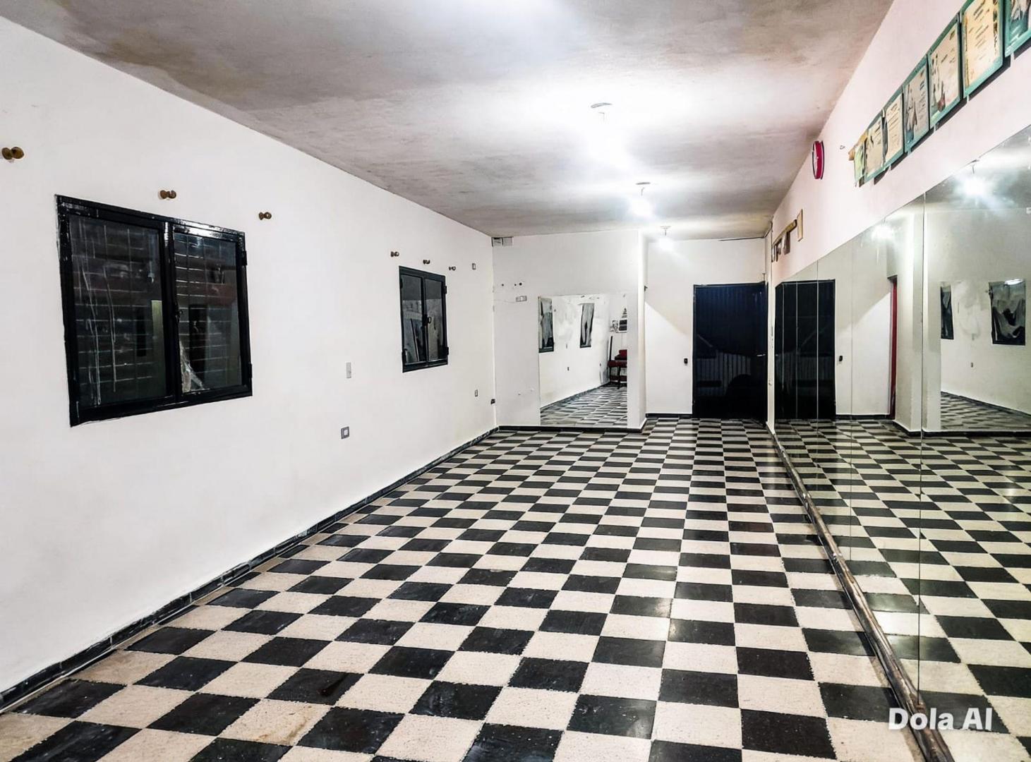 Foto de Se alquila local comercial sobre Av Pedernera, imagen 2