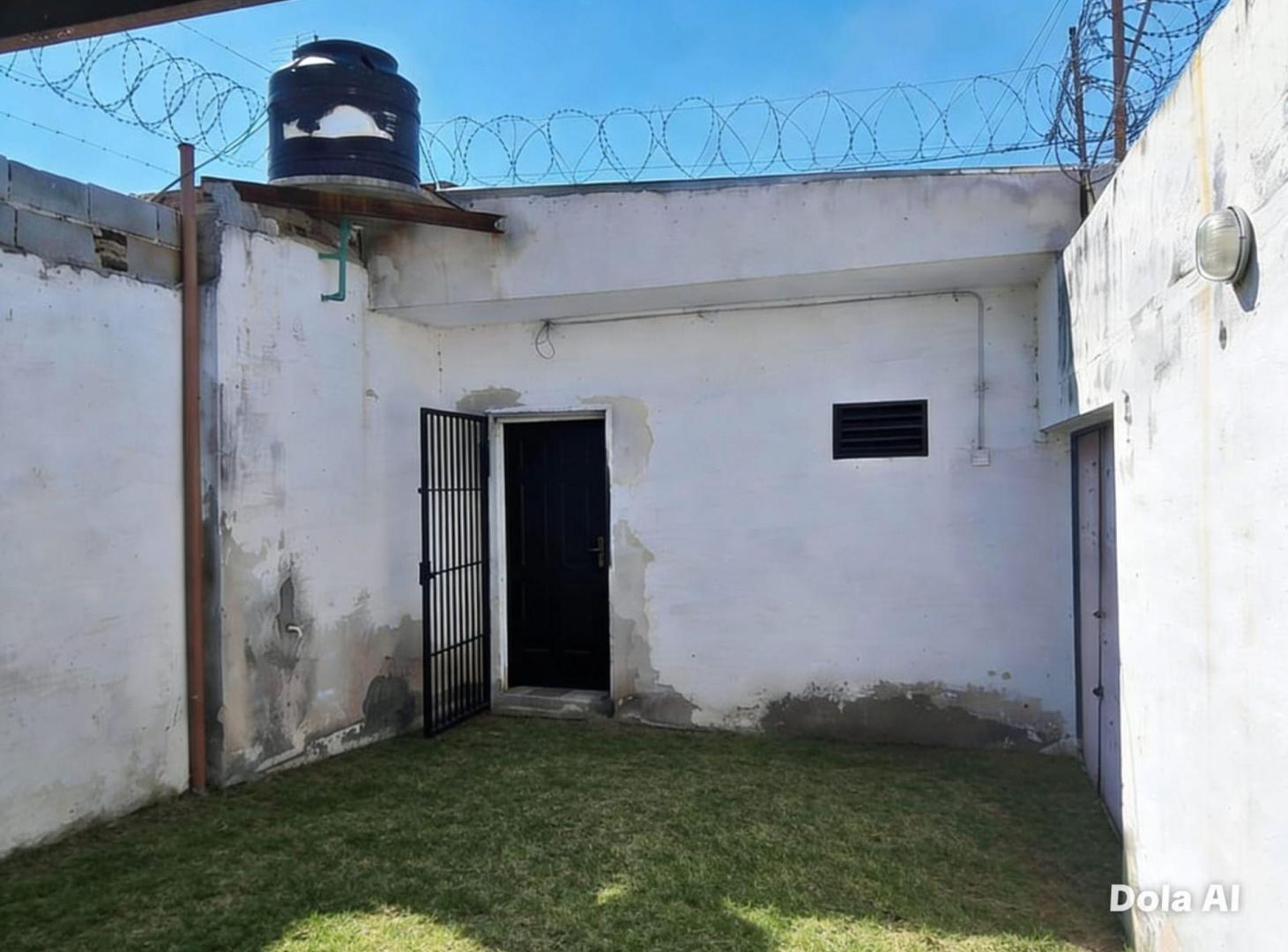 Foto de Se alquila local comercial sobre Av Pedernera, imagen 5