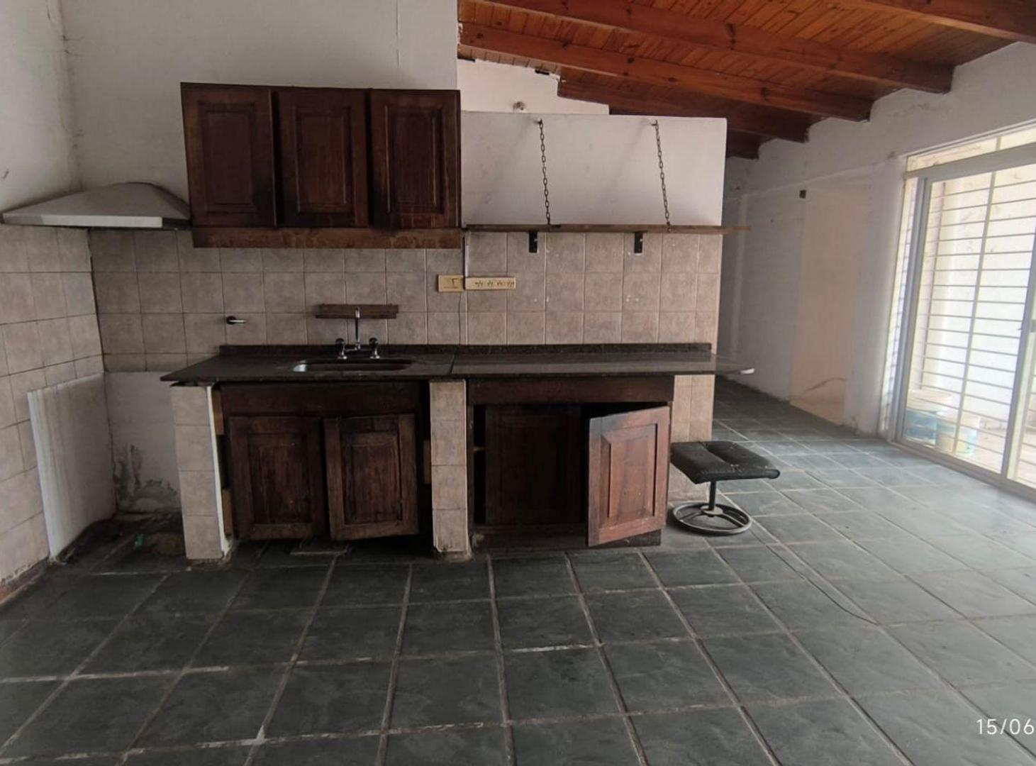 Foto de SE VENDE AMPLIA CASA 3 DORMITORIOS EN SAN iGNACIO, imagen 2