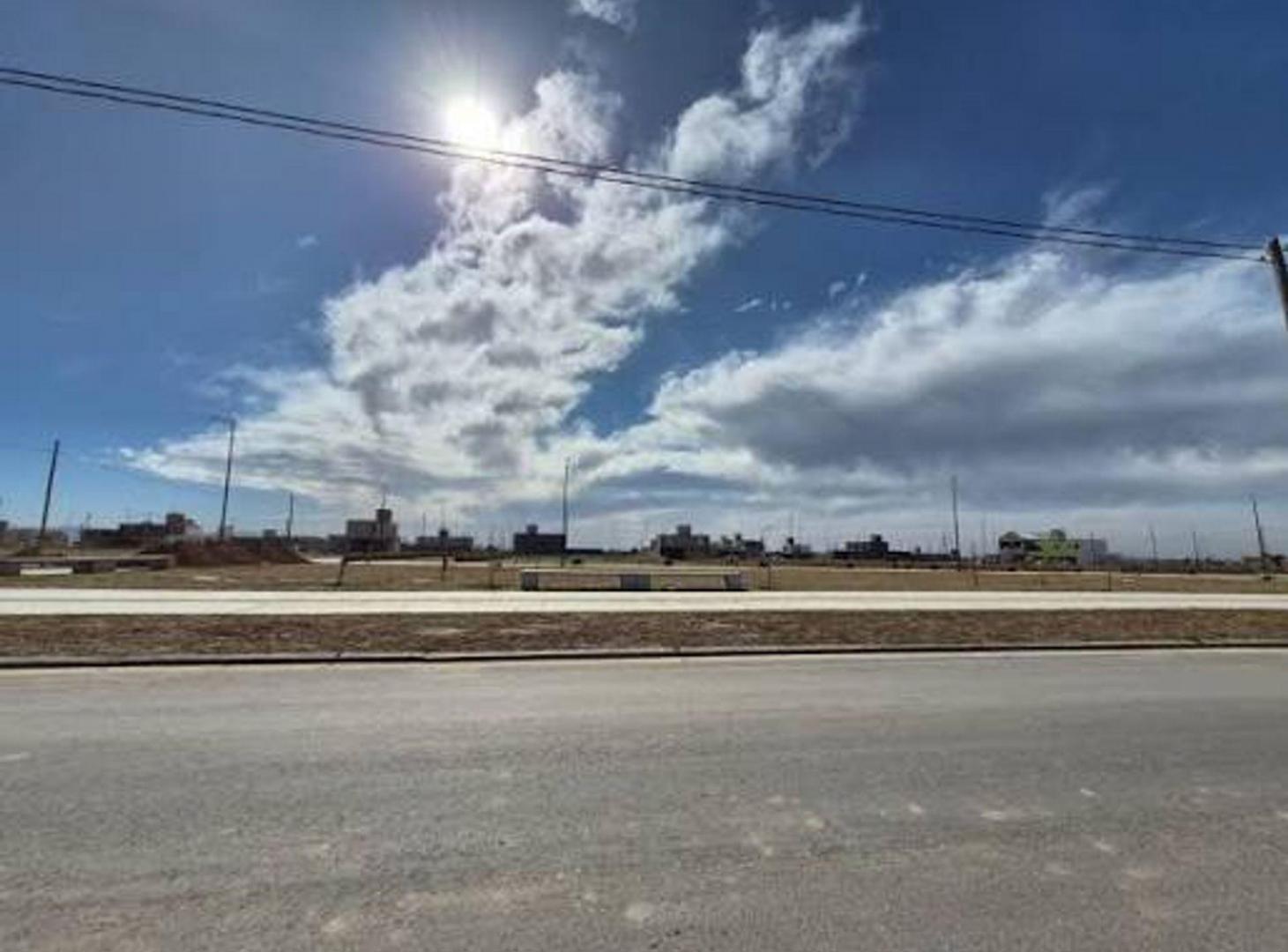 Foto de LOTE EN VENTA EN CAMPOS DE MANANTIALES 405 M2 Mz6, imagen 2