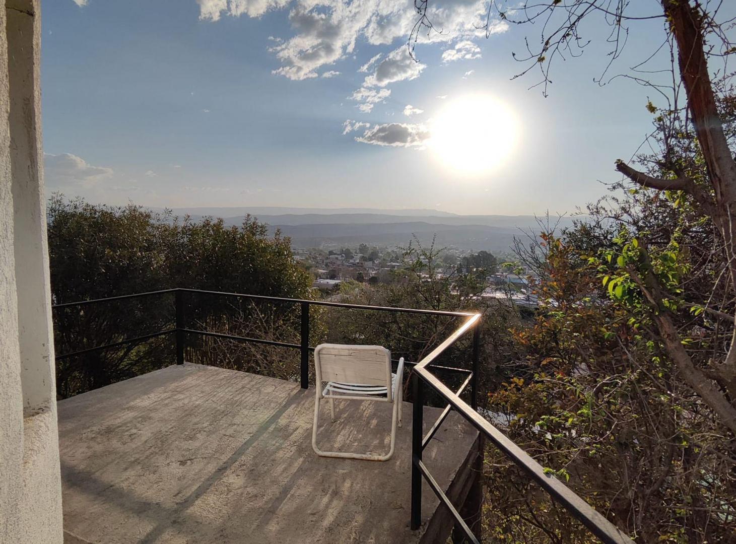 Foto de VENTA CASA 1 DORM EN VILLA CARLOS PAZ CON VISTA, imagen 3