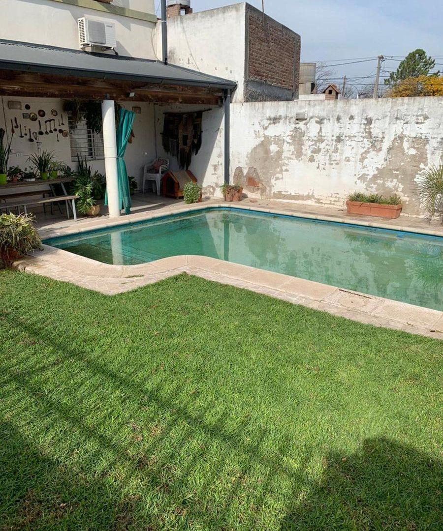 Foto de Casa Bª Pueyrredon 4 DORM CON PILETA, imagen 2