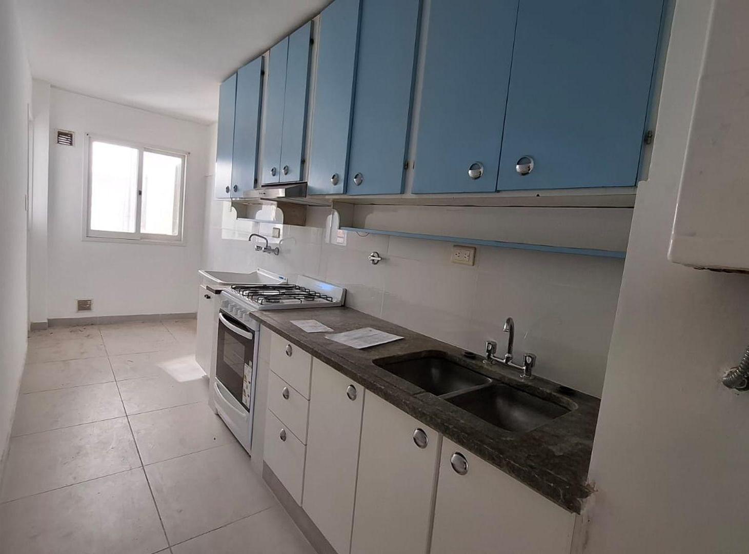 Foto de Venta de depto 2 dorm 2 balcones cochera alberdi, imagen 2