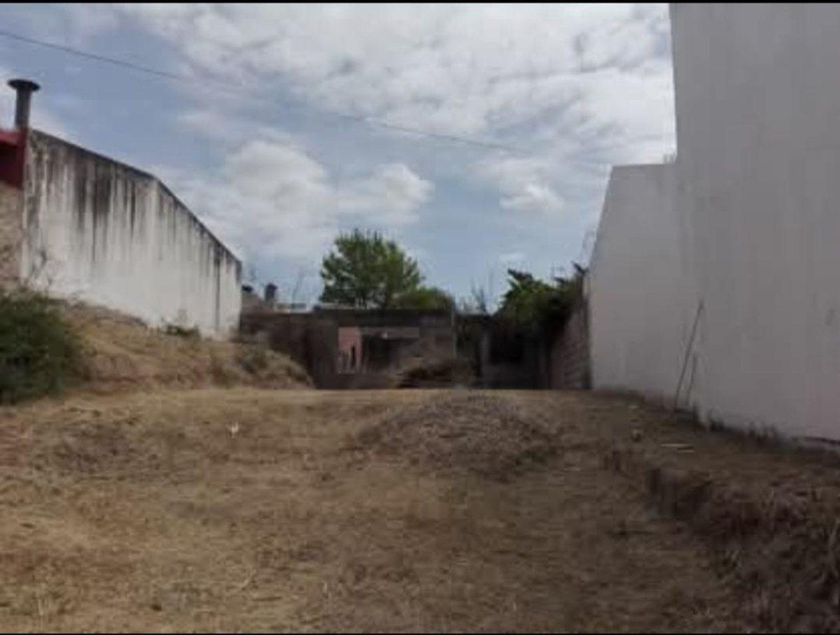 Foto de Terreno con casa a terminar a metros de Av Colon, imagen 3