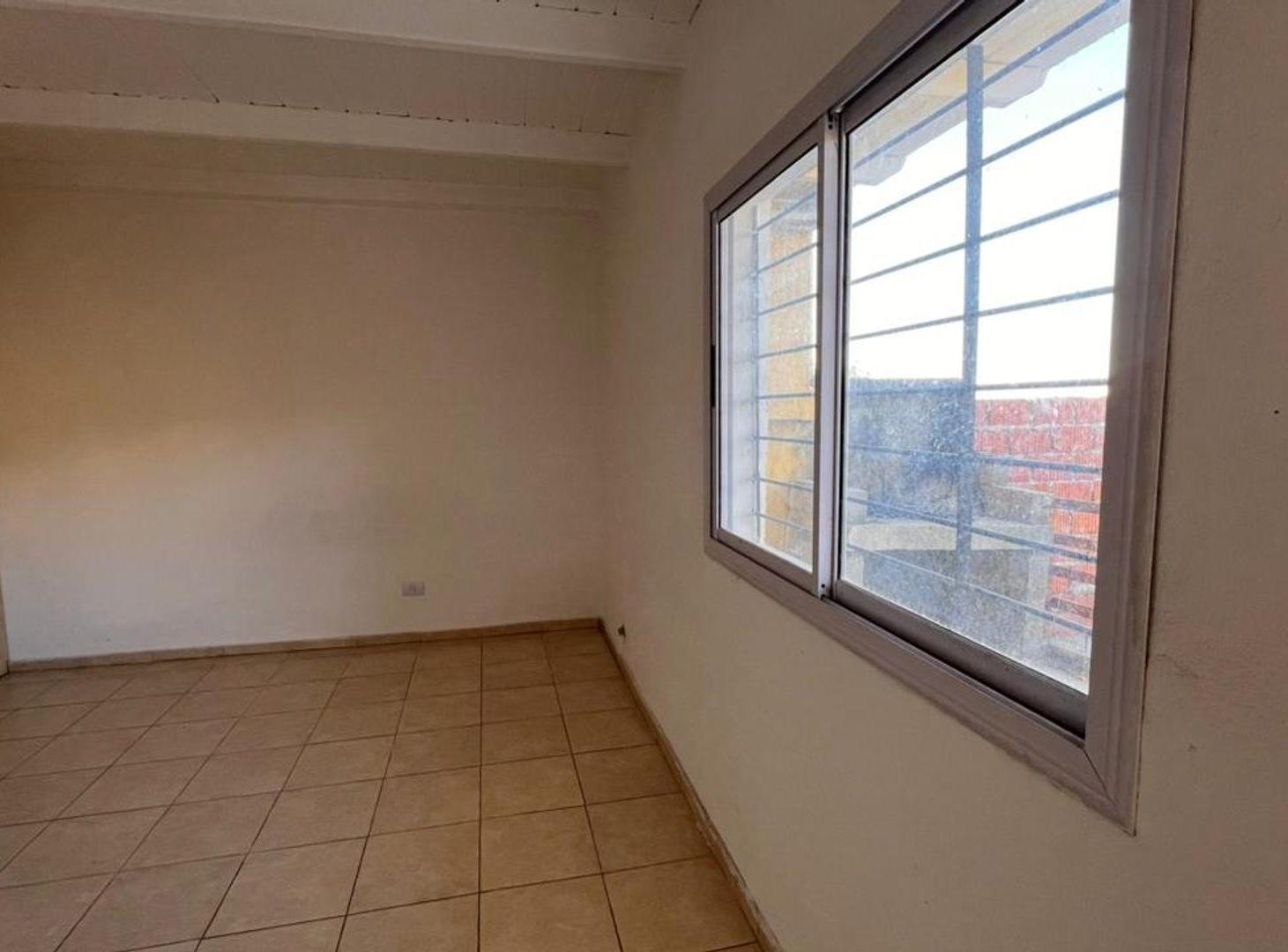 Foto de VENTA AMPLIO DUPLEX 2DOR CUESTA COLORADA APTO CRÉD, imagen 2