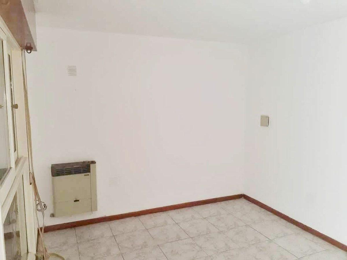 Foto de Casa 2 dorm y cochera Barrio Marques, imagen 2