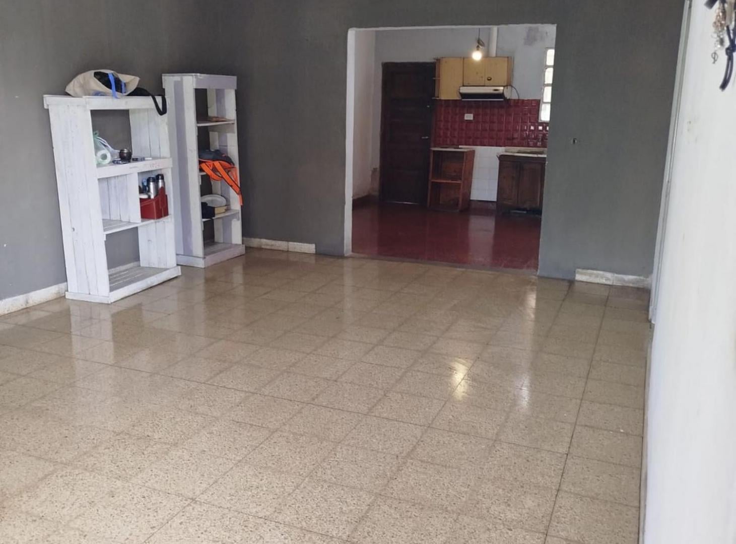 Foto de Venta casa a refaccionar sobre Av. Velez Sarfield, imagen 4