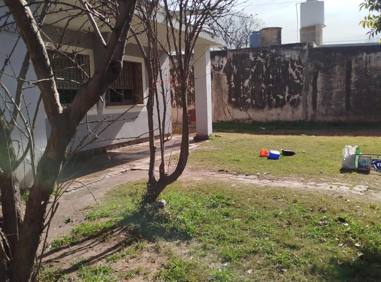 Foto de Venta casa a refaccionar sobre Av. Velez Sarfield, imagen 5