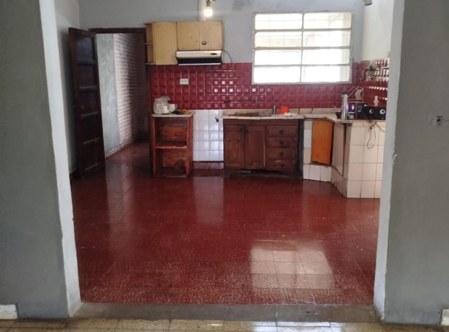 Foto de Venta casa a refaccionar sobre Av. Velez Sarfield, imagen 3