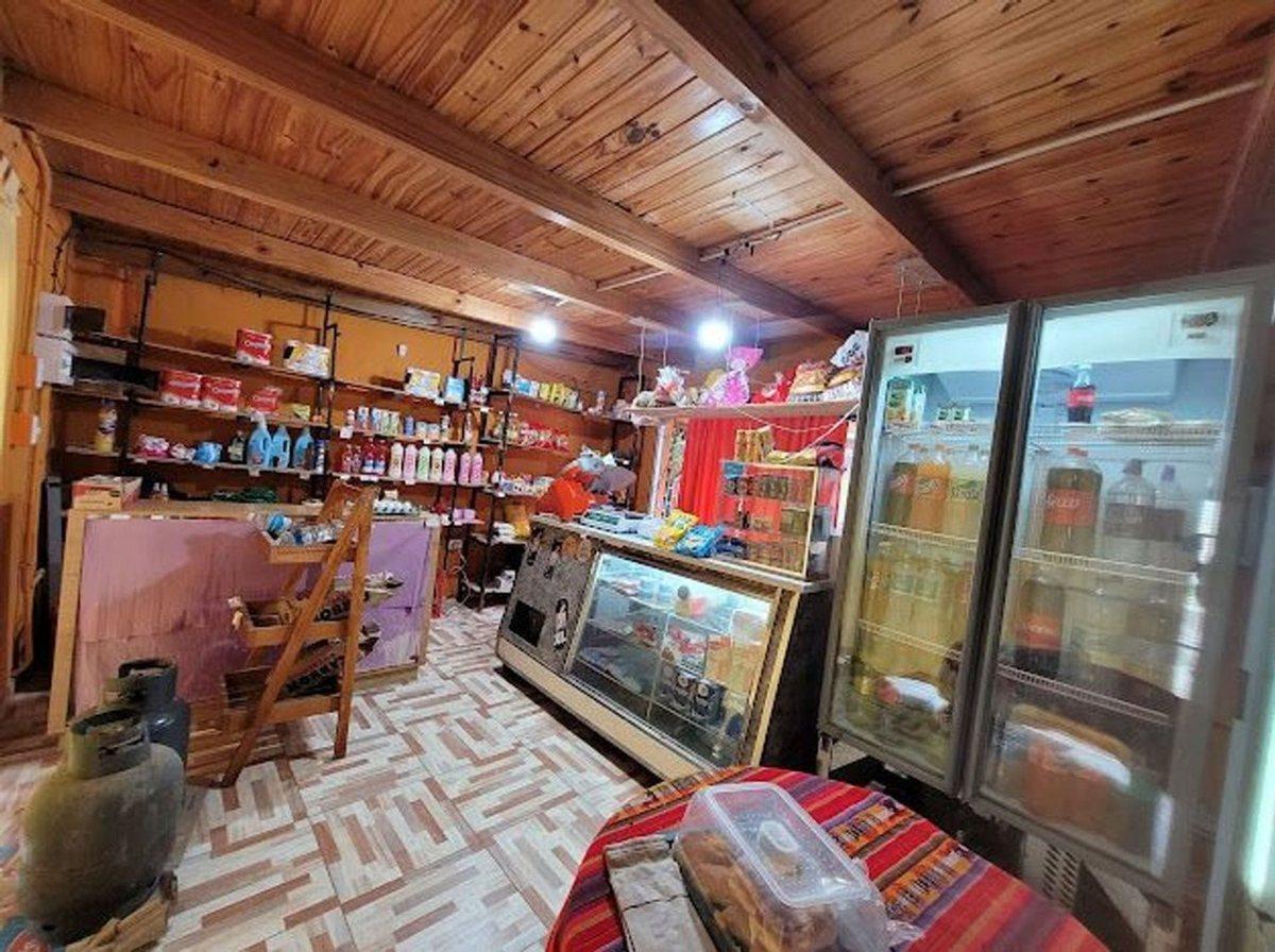 Foto de Casa Horizonte Con pileta galpon y local comercial, imagen 4