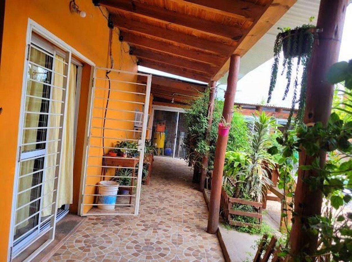Foto de Casa Horizonte Con pileta galpon y local comercial, imagen 2
