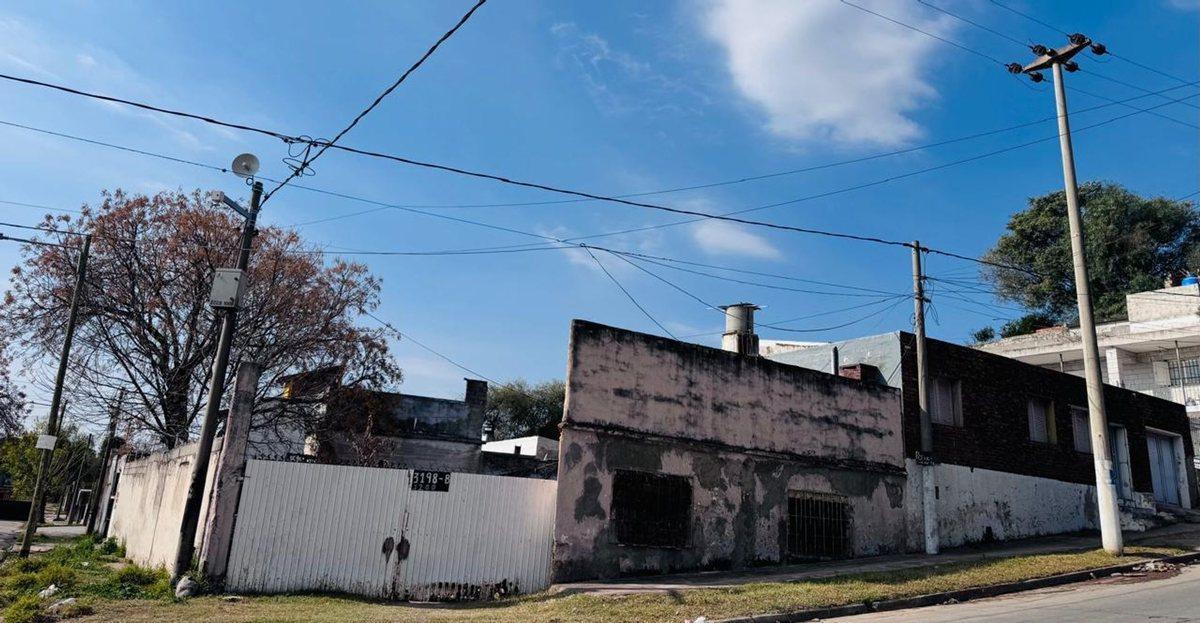 Foto de OPORTUNIDAD CASA A REFACCIONAR EN ALBERDI 586 mts, imagen 3