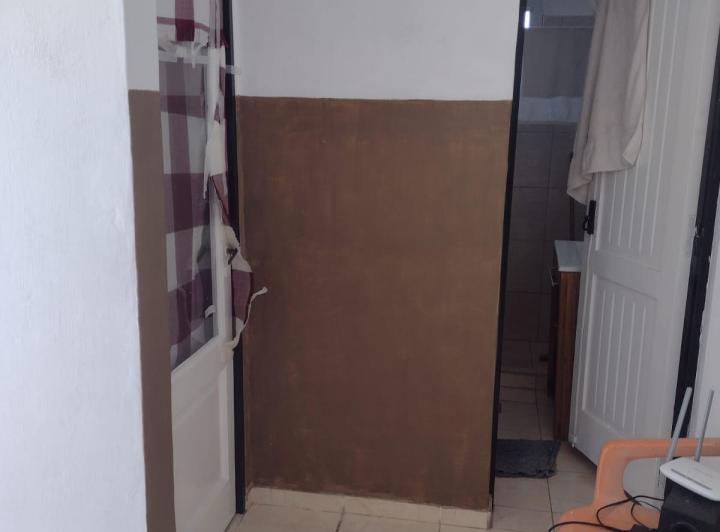 Vendo casa + local comercial. 2