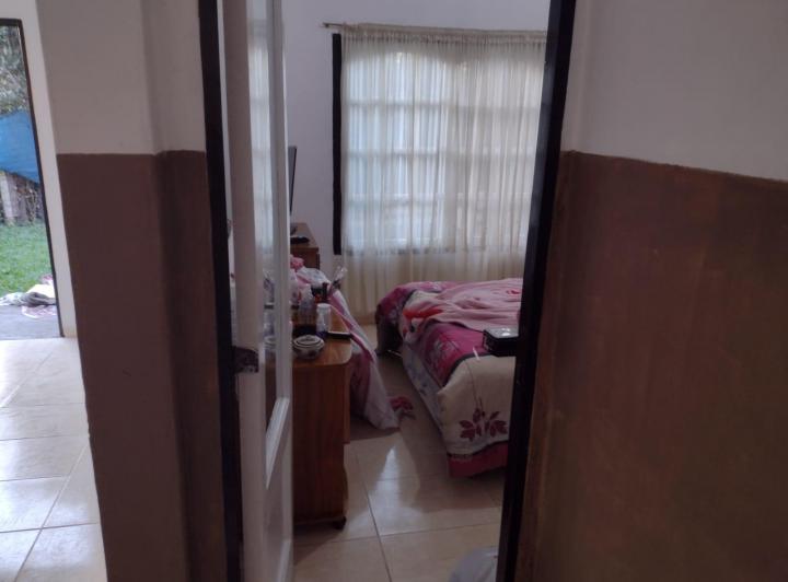 Vendo casa + local comercial. 4