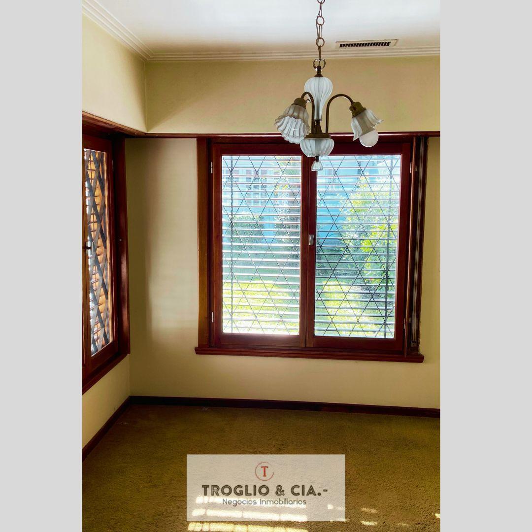 Foto de CHALET DE 4 AMBIENTES EN PARQUE LURO CON GGE DOBLE Y QUINCHO, imagen 5