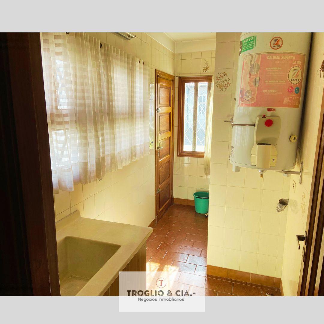 Foto de CHALET DE 4 AMBIENTES EN PARQUE LURO CON GGE DOBLE Y QUINCHO, imagen 3