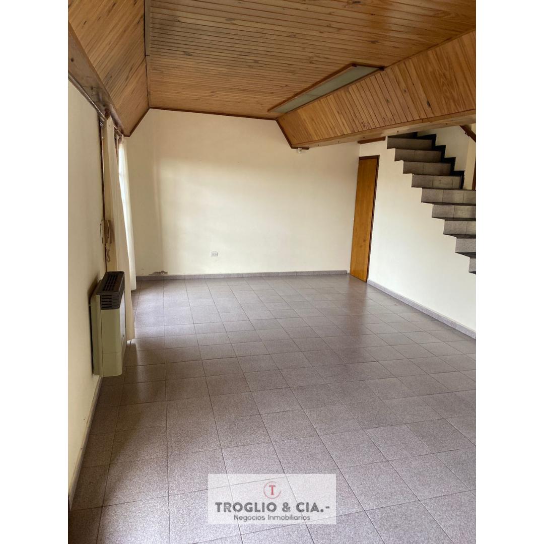 Foto de CASA DE SEIS AMBIENTES MÁS COCHERA DOBLE - RETASADA, imagen 4