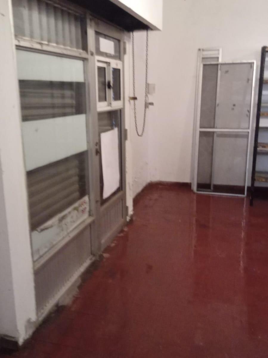 Casa de Tres Ambientes Más Dos Locales Sobre Lote Propio 5