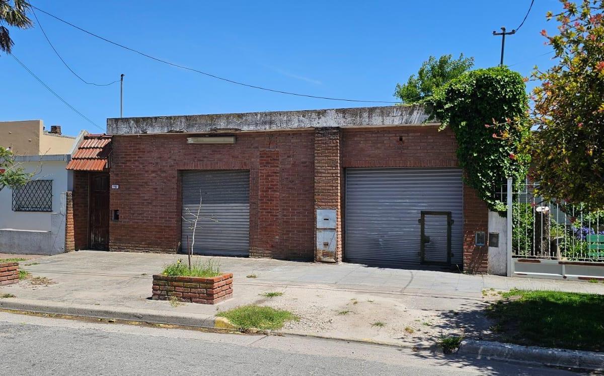Casa de Tres Ambientes Más Dos Locales Sobre Lote Propio 4