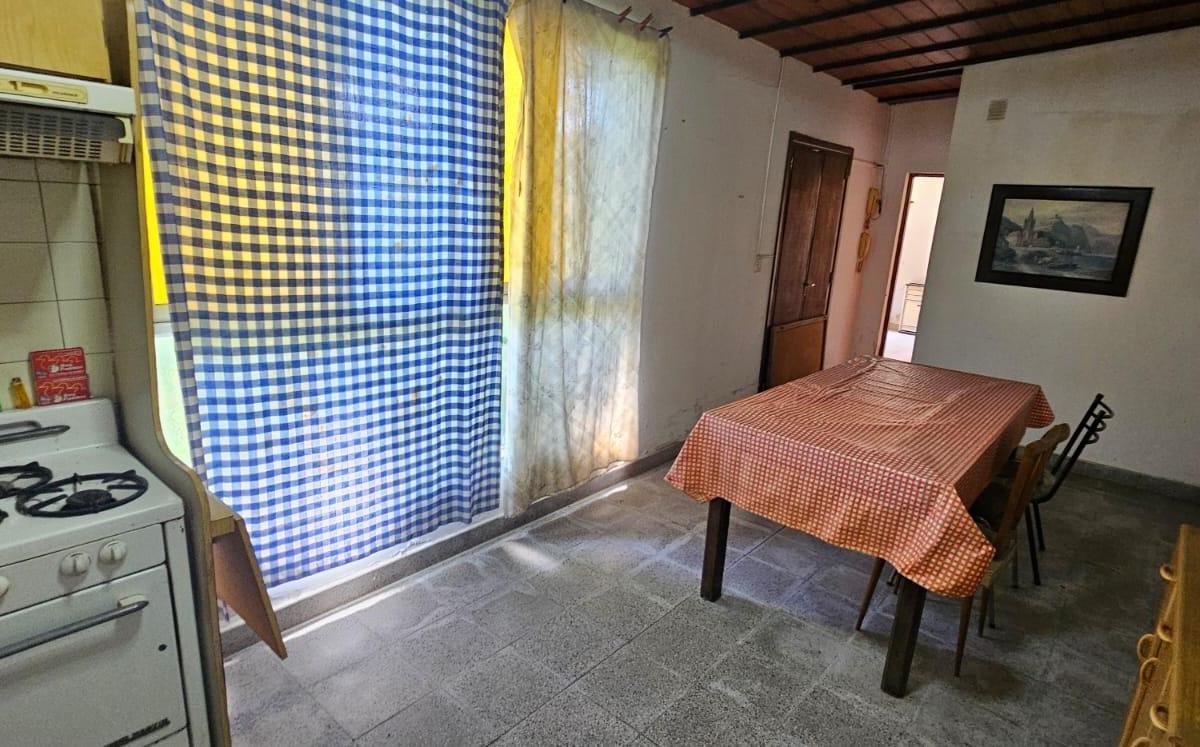 Casa de Tres Ambientes Más Dos Locales Sobre Lote Propio 3
