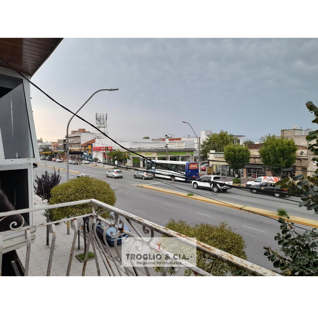 Foto de CASA 3 AMB, LOCALES Y COCHERA EXTERNA - AV JUAN B JUSTO 3100, imagen 2