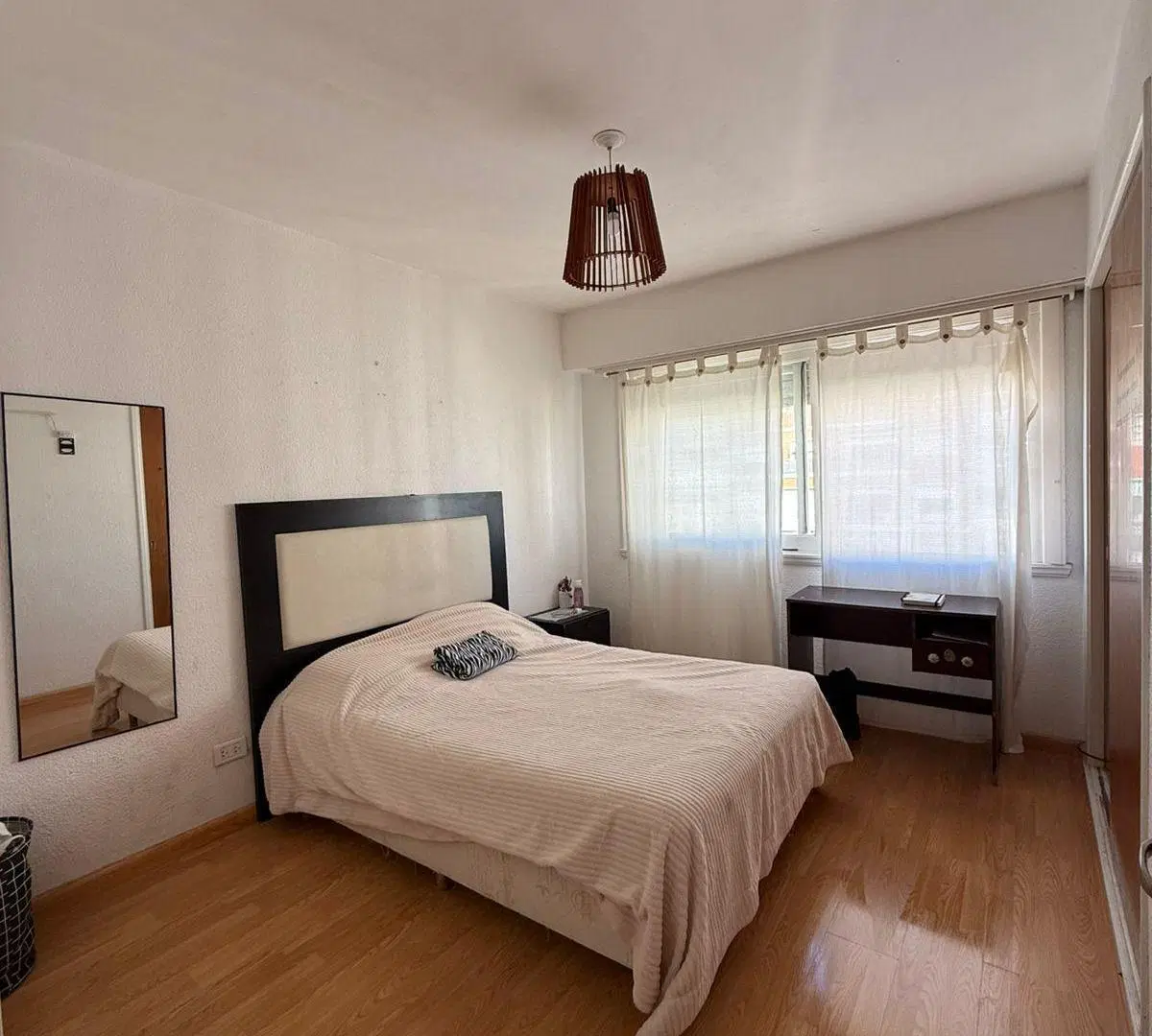 DOS AMBIENTES CON BALCON AL FRENTE - ZONA COLON 2300 4