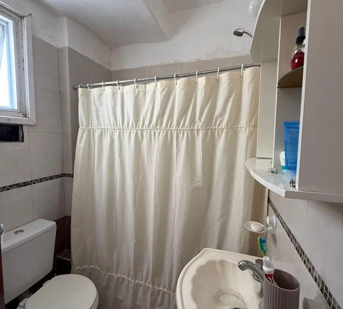 DOS AMBIENTES CON BALCON AL FRENTE - ZONA COLON 2300 2