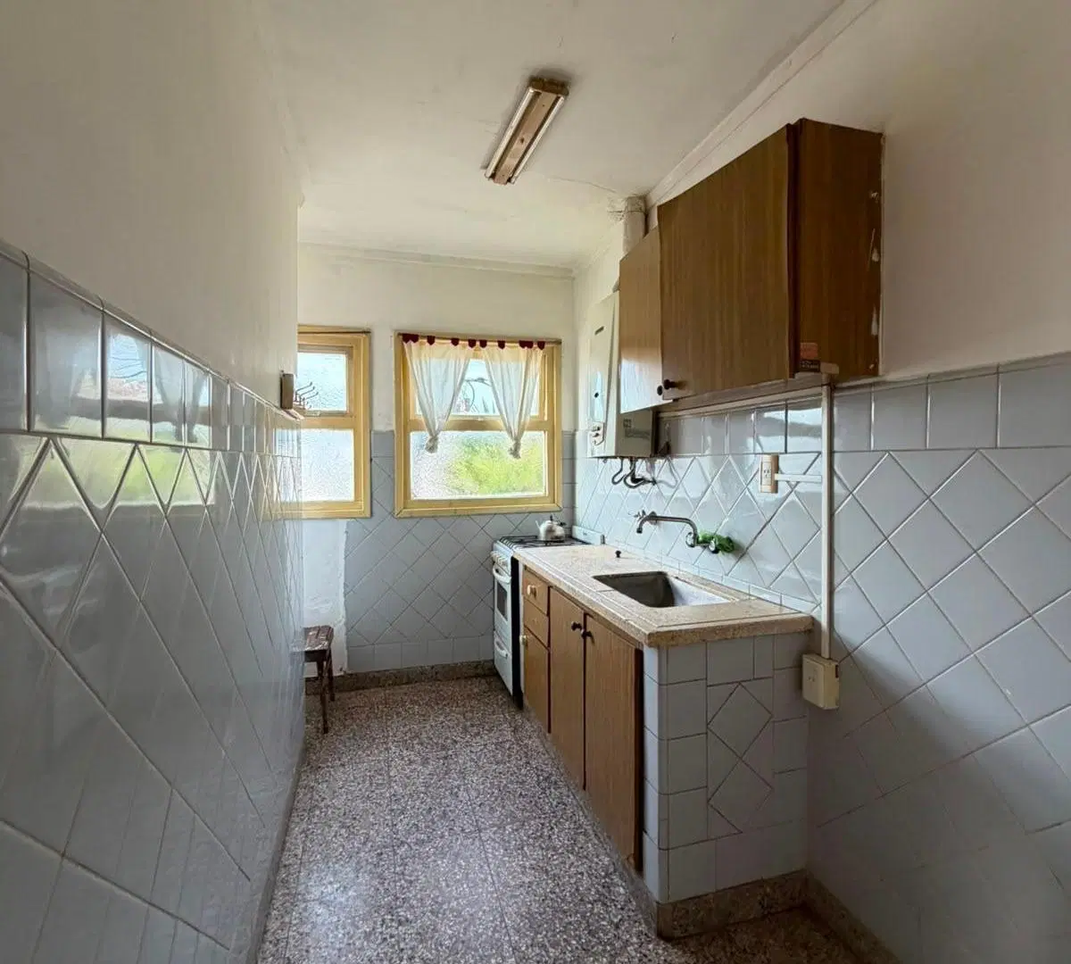 DEPARTAMENTO DOS AMB. CON BALCÓN - ZONA GARAY 3700 3