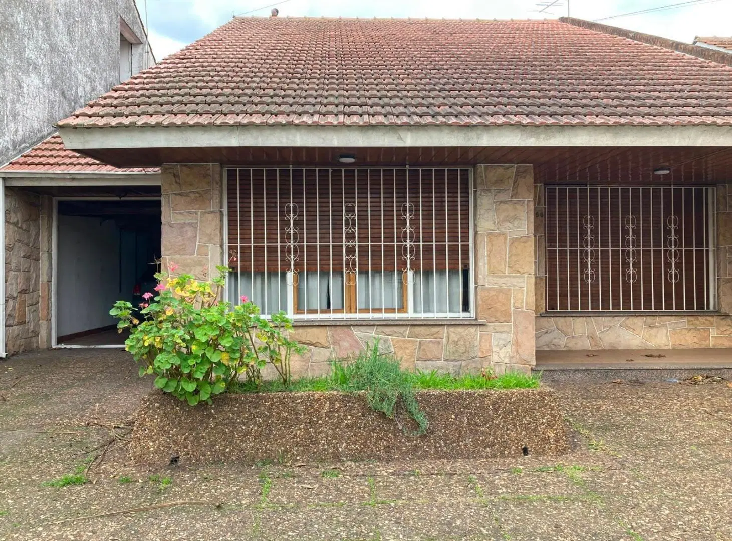 CASA DE 3 AMBIENTES CON QUINCHO Y COCHERA 5