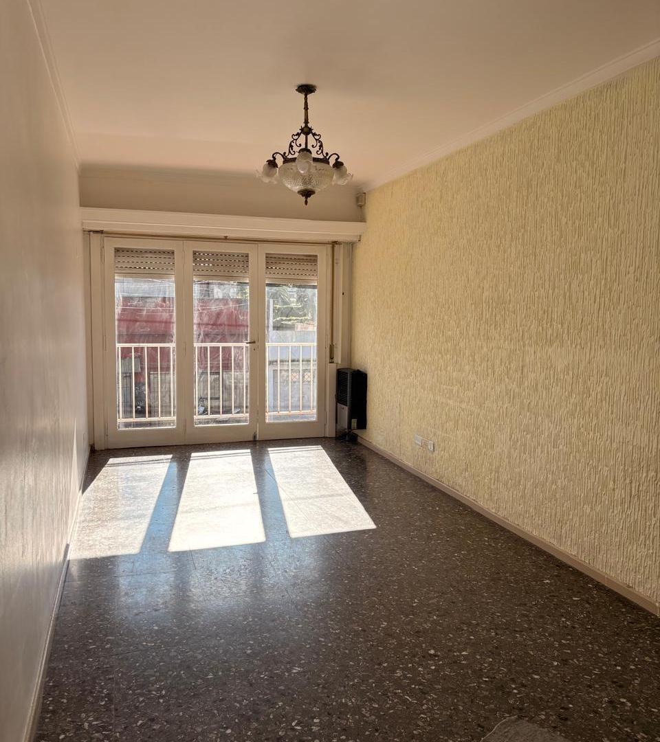 Foto de DEPARTAMENTO 3 AMBIENTES CON BALCON - ALBERTI 3800, imagen 2