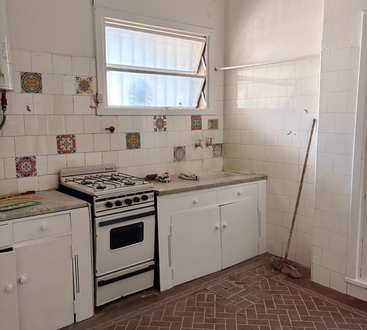 Foto de CASA DE 4 AMBIENTES USO PROFESIONAL - SALTA 2300, imagen 2