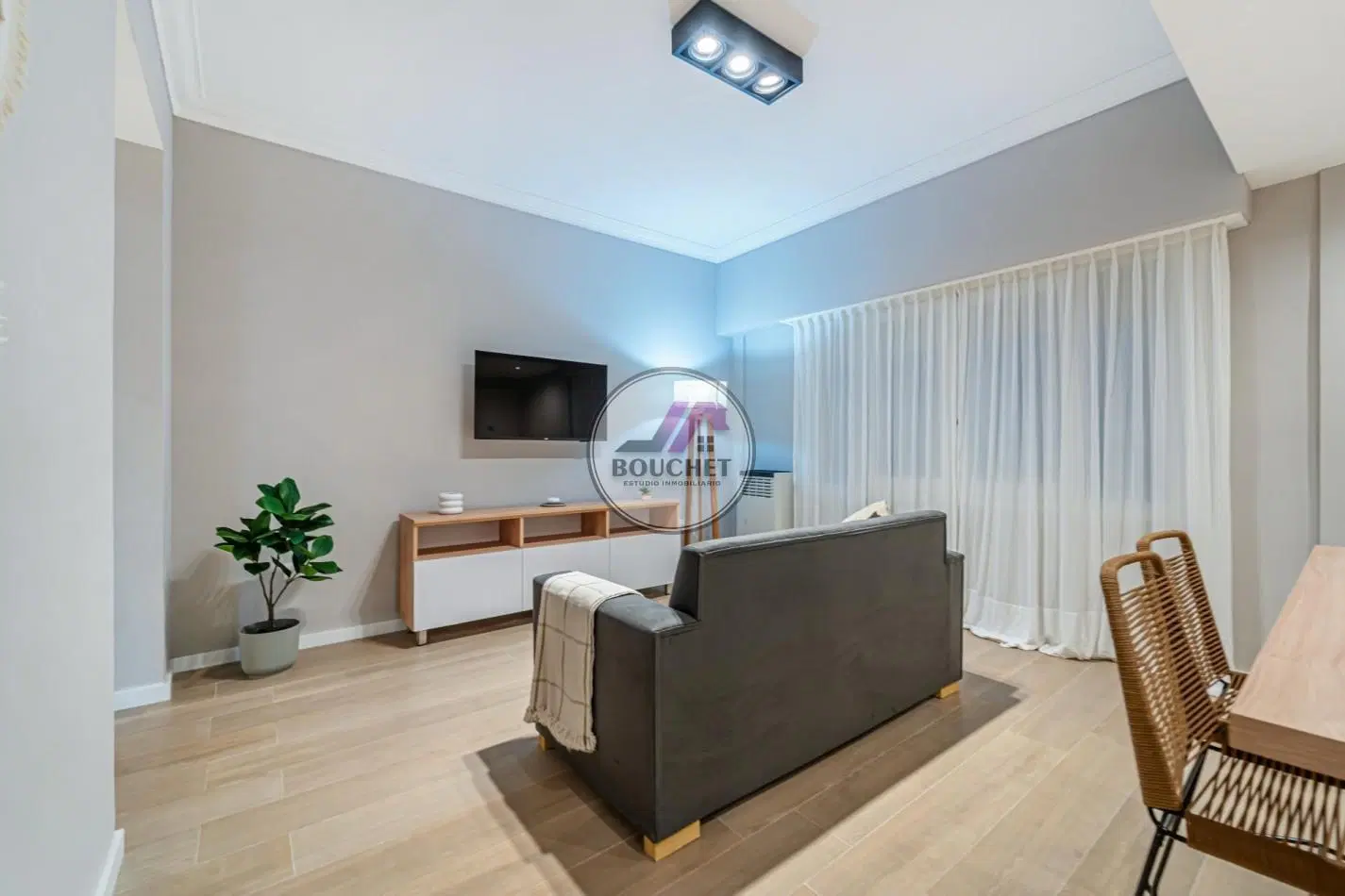DEPARTAMENTO 2 AMBIENTES RECICLADO SOBRE COLON EN VENTA | PLAZA COLON 4