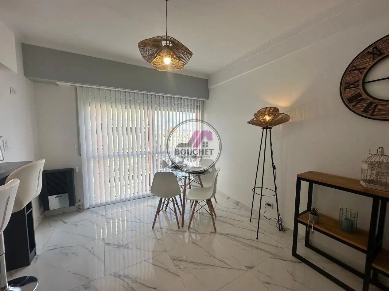 DEPARTAMENTO AMBIENTE DESPLAZADO A LA CALLE EN VENTA | PLAZA MITRE 8