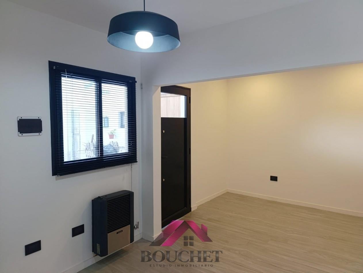 Foto de PH AMBIENTE Y MEDIO POR PLANTA ALTA EN VENTA | PARQUE LURO, imagen 1