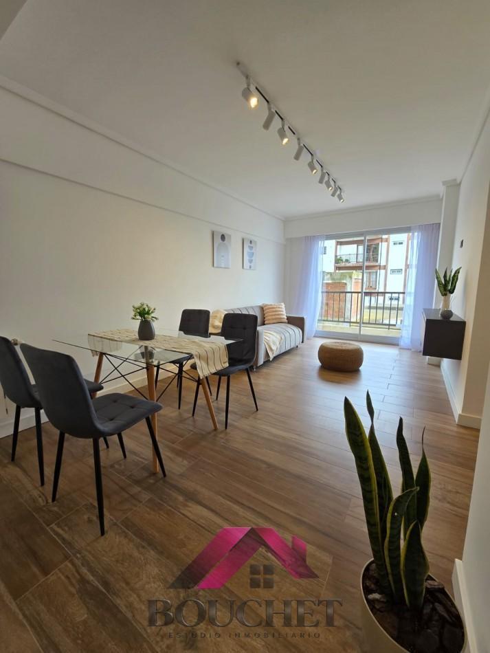 Foto de DEPARTAMENTO 2 AMBIENTES A LA CALLE Y BALCONES | PLAZA MITRE, imagen 1