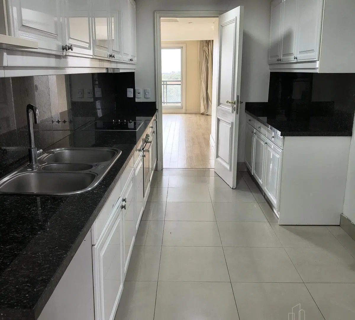 VENTA / ALQUILER + 3 ambientes c/dep. + cochera – vista abierta a la reserva – Chateau Puerto Madero 8