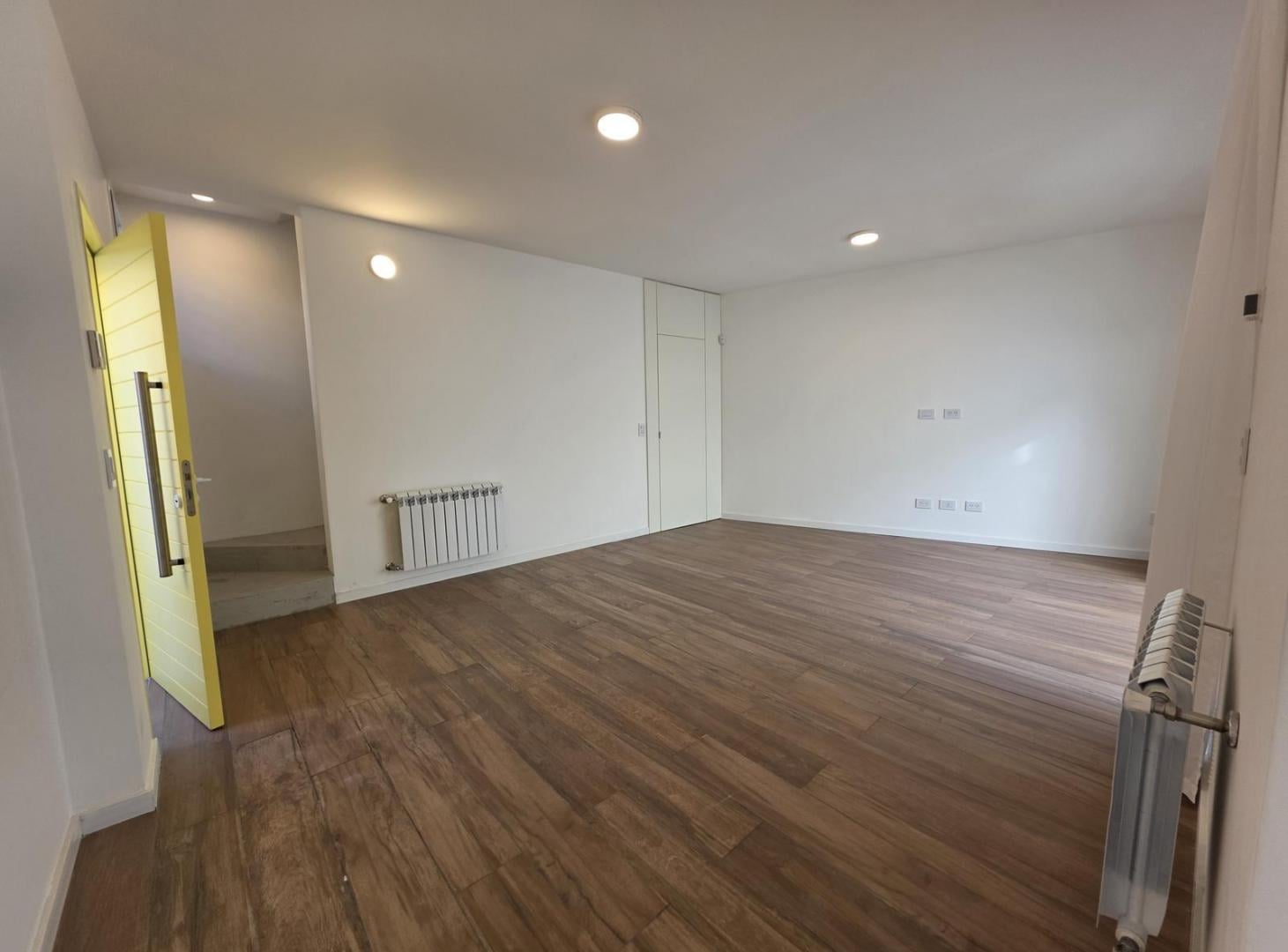 Venta, Casa Pasillo NO PH, 2 dorm, Patio parrillero, A estrenar, Cochabamba 400