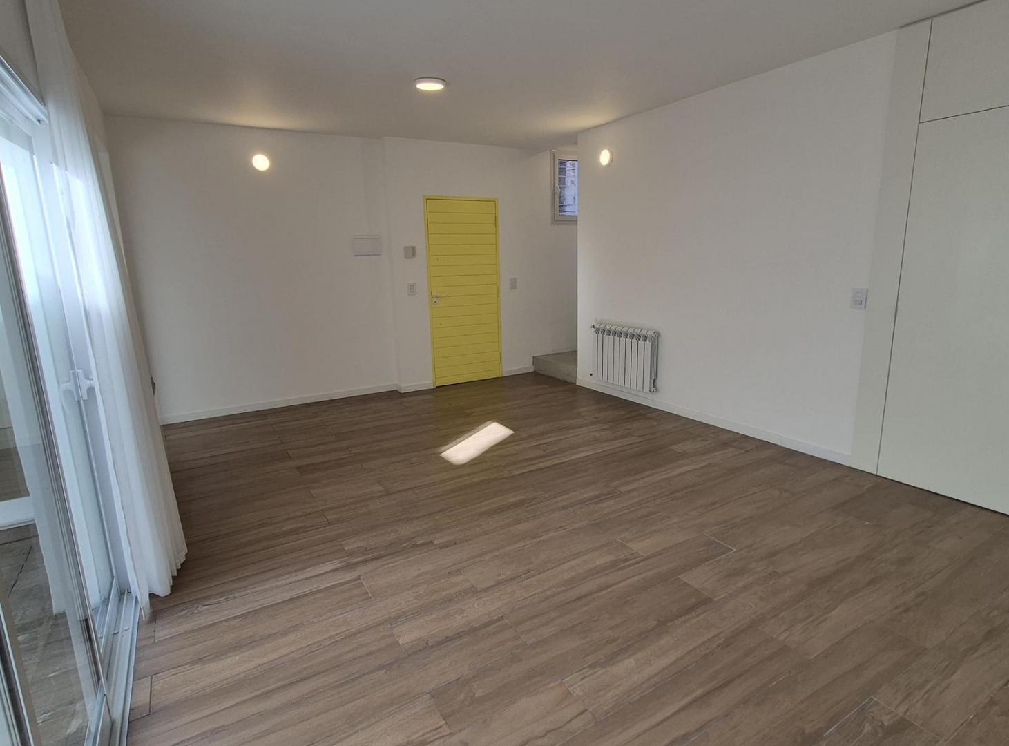 Venta, Casa Pasillo NO PH, 2 dorm, Patio parrillero, A estrenar, Cochabamba 400