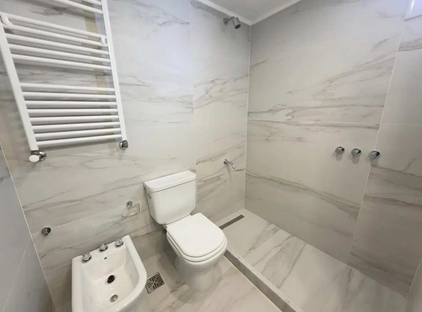 Venta, Casa Pasillo NO PH, 3 dorm, Escritorio, Patio parrillero, A estrenar, Mendoza 2400 3