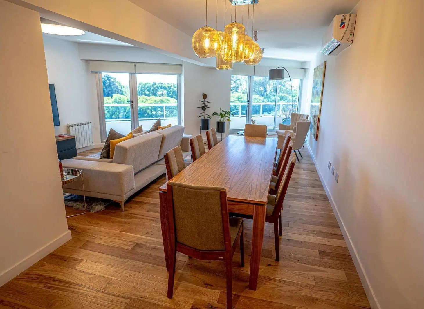 Venta, piso exclusivo 2 dormitorios, cochera en PB. 8