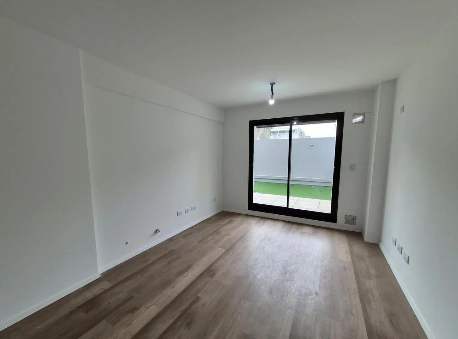 Venta, 1 dormitorio, 1 baño, Patio Exclusivo, Orientación Este, Amenities, Centro, Rosario 3