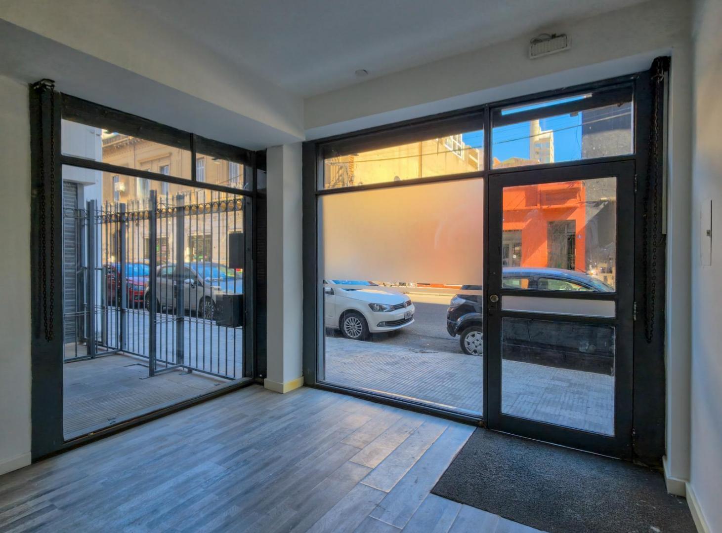 Foto de Alquiler, Local / Oficina, PB Frente, 1 Baño, Amplio Patio | Zona, imagen 2