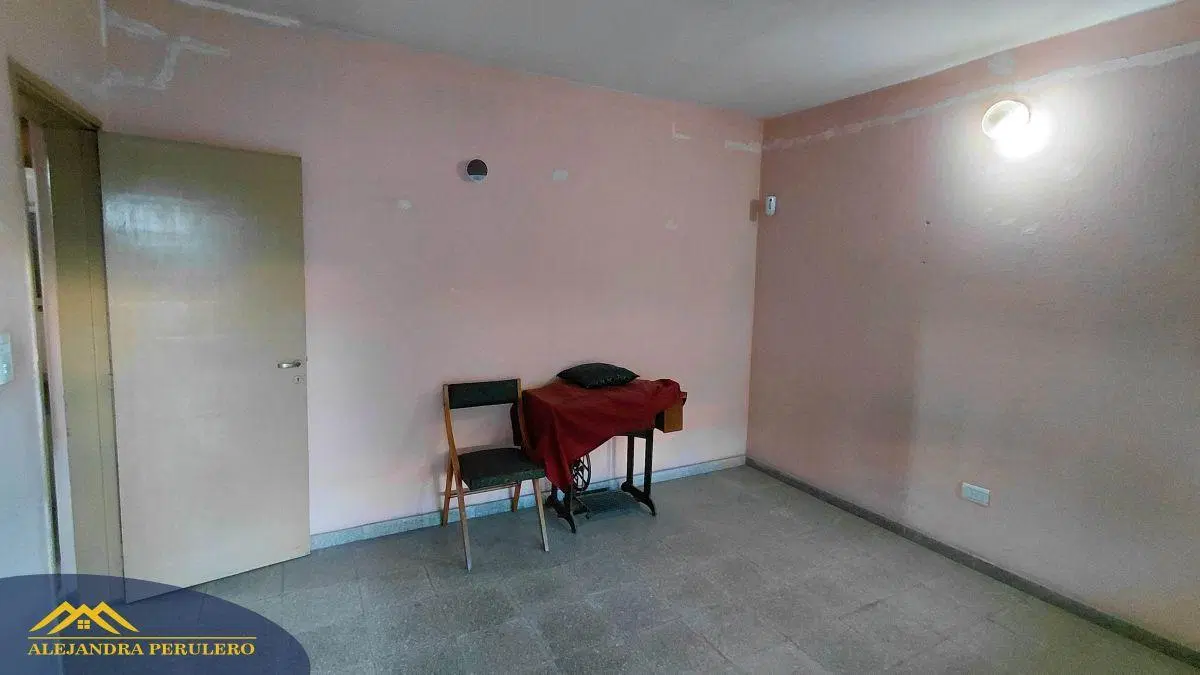 VENDO CASA TRES DORMITORIOS-BARRIO YOFRE 2