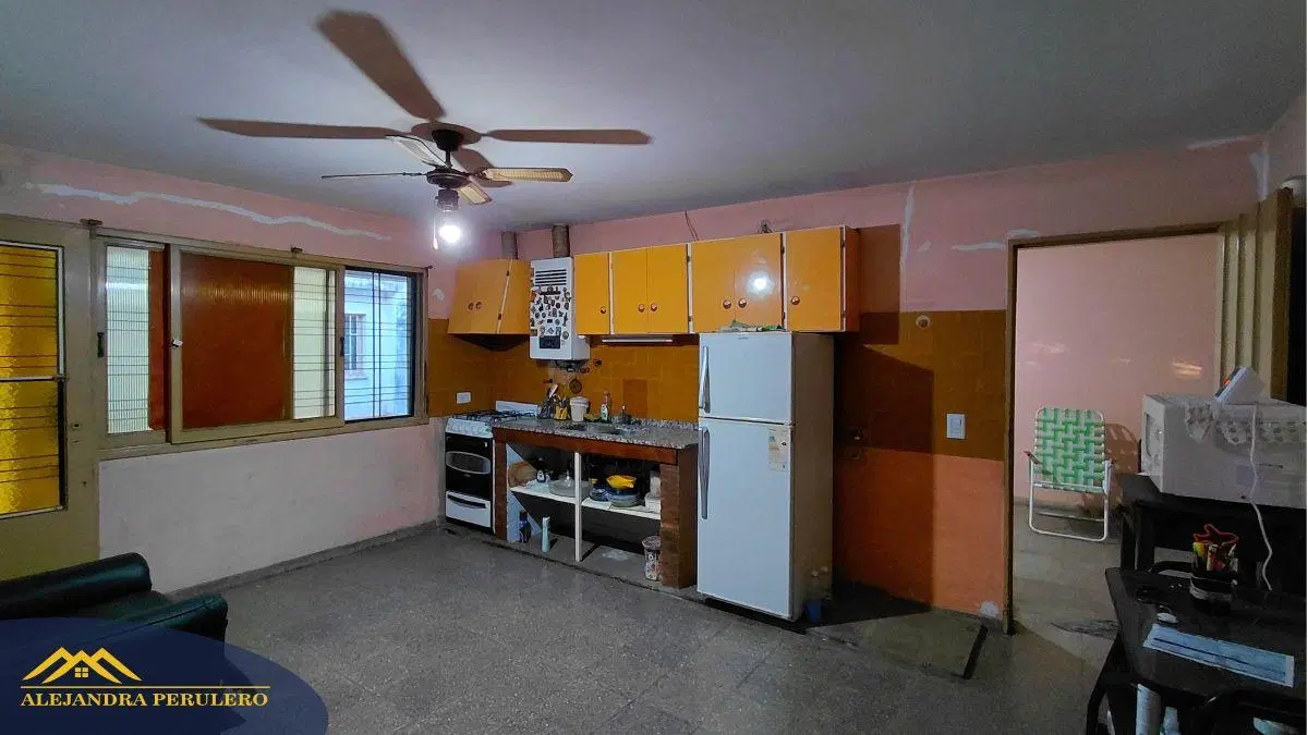 VENDO CASA TRES DORMITORIOS-BARRIO YOFRE 5