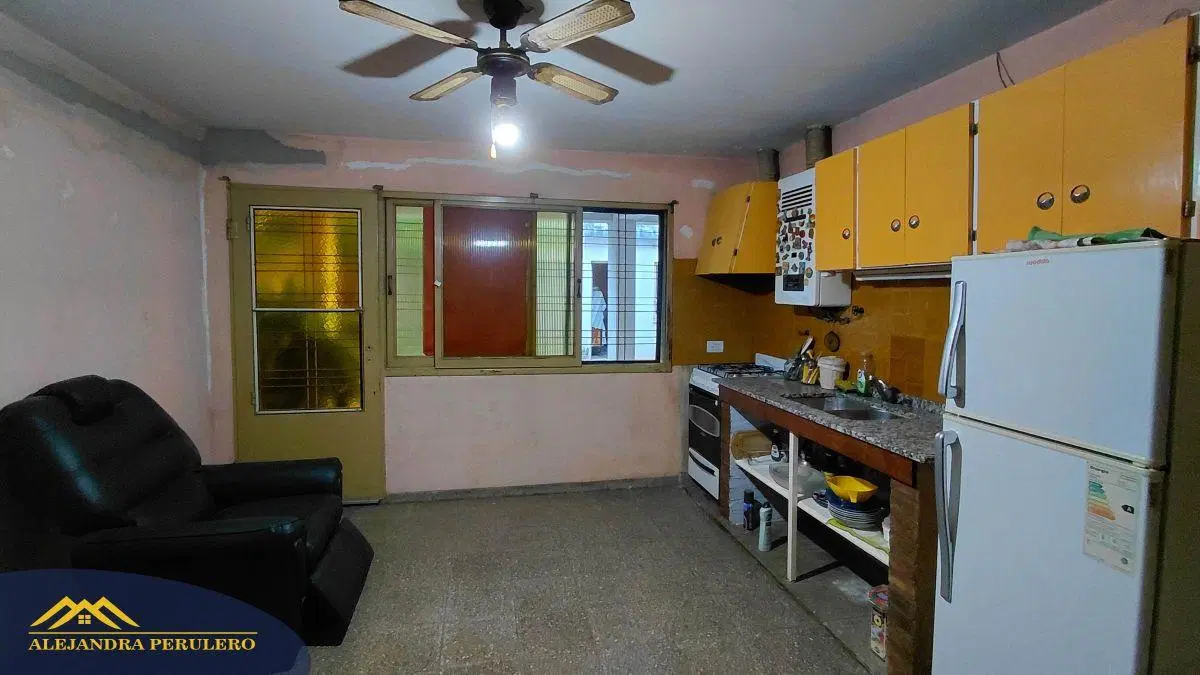 VENDO CASA TRES DORMITORIOS-BARRIO YOFRE 4