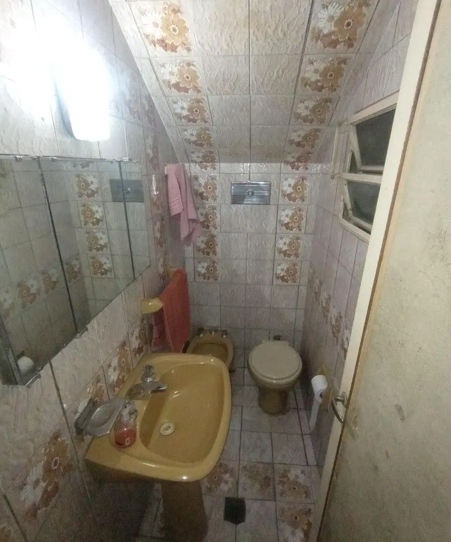 VENDO CASA 4 DORMITORIOS-BARRIO MAIPU 5