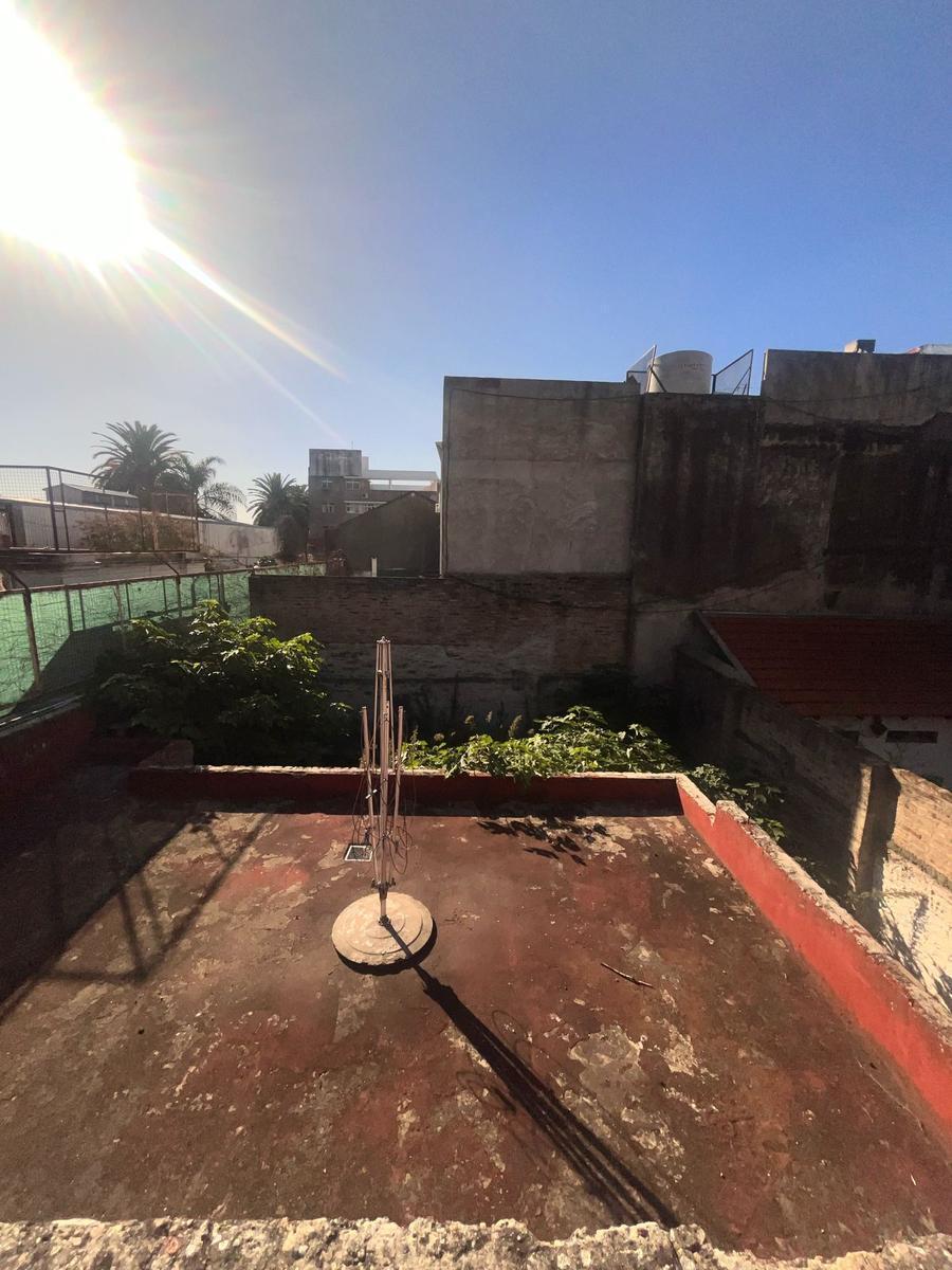 Venta Deposito en Lote Propio 250 m² en Flores 1