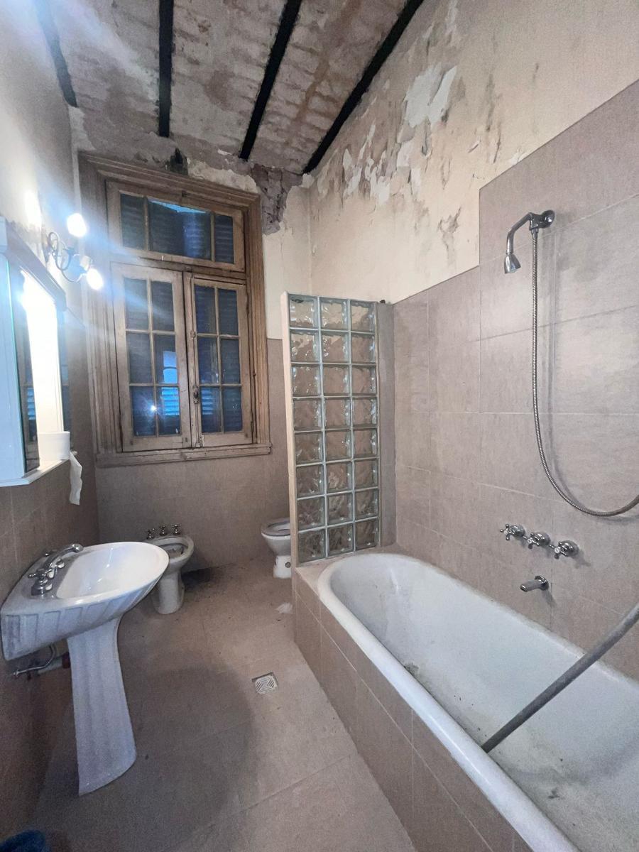 Venta Deposito en Lote Propio 250 m² en Flores 5