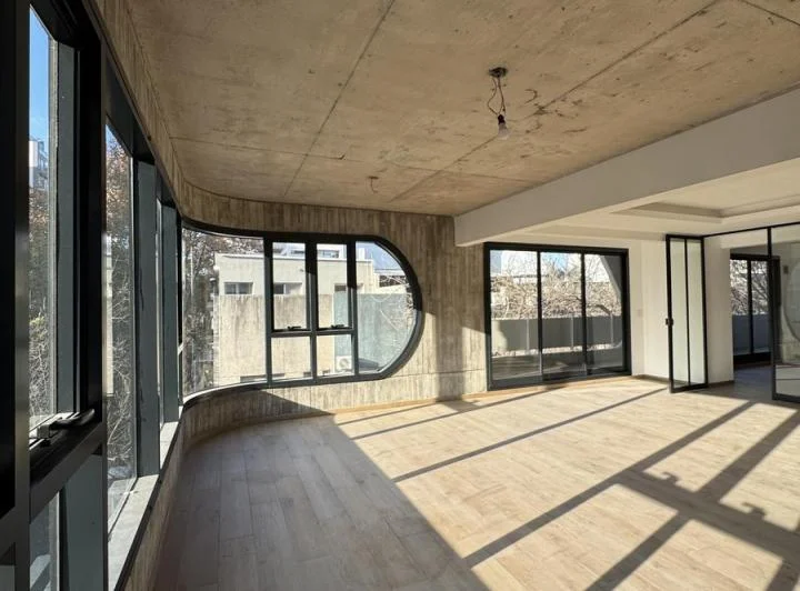 VENTA DEPARTAMENTO 5 AMBIENTES CON  DEPEPENDENCIA TERRAZA CON PARRILLA PROPIA Y COCHERA  EN FLORES 3