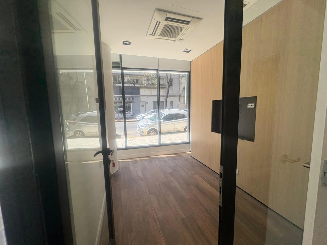 Foto de ALQUILER DE LOCAL COMERCIAL DE 180M2 EN DISTRITO TECNOLOGICO DE PARQUE, imagen 5